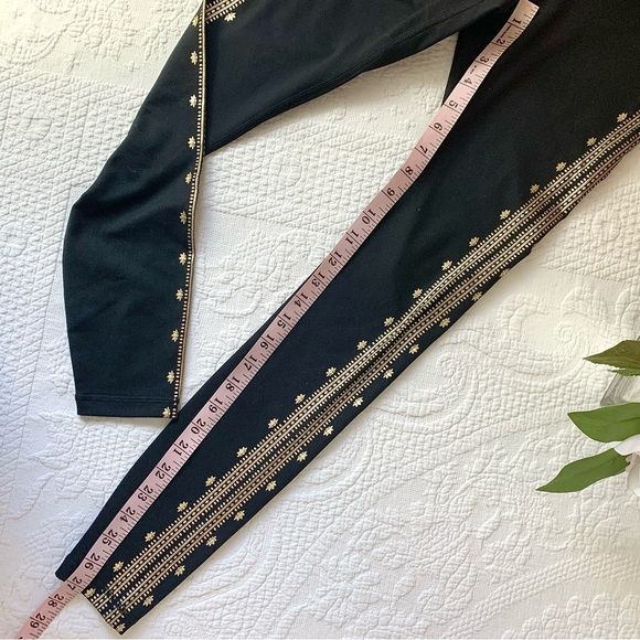 Spiritual Gangster Lotus Leggings black & gold print - Picture 13 of 16